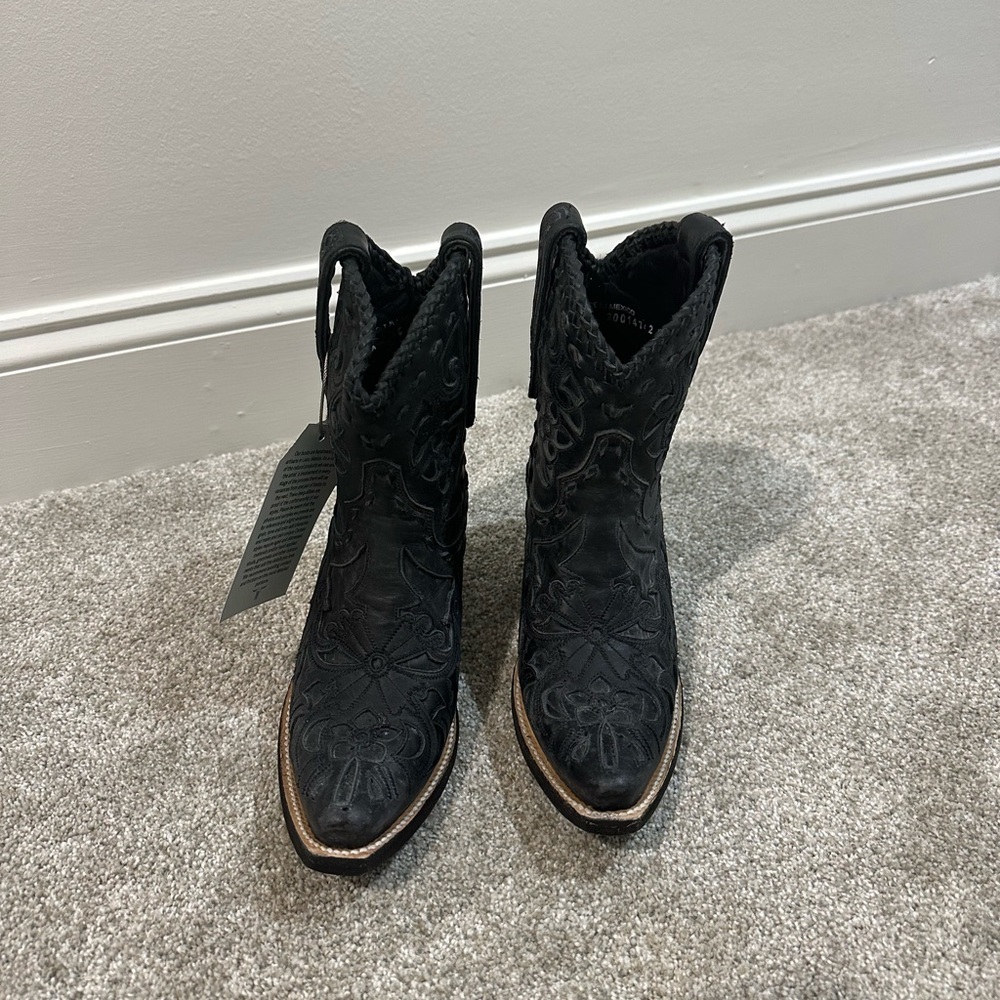 Lane Woman’s Cowboy Boots